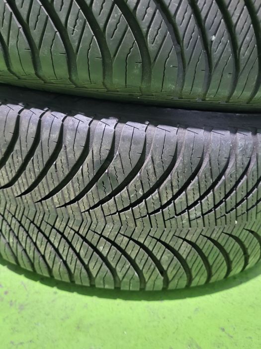 2 бр всесезонни 225/55/17 Goodyear
