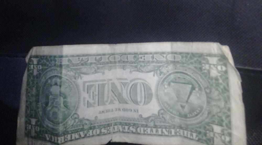 vând bancnotă 1 dolar pentru colecție prețul e de 200,anul 1985