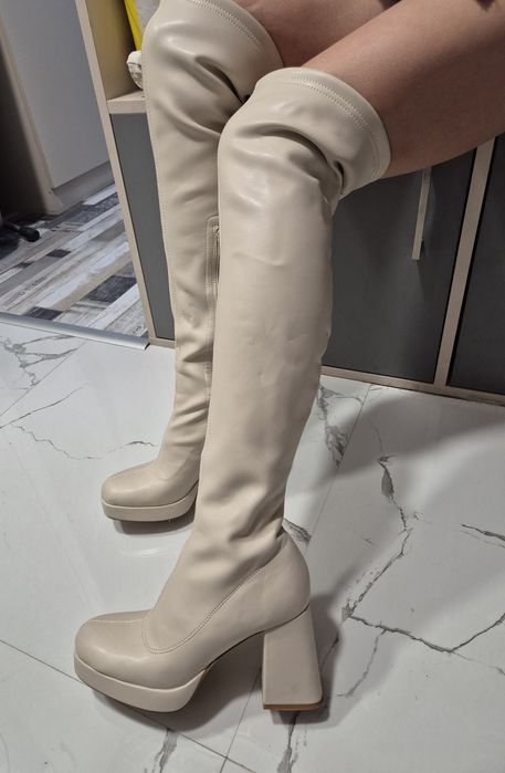 Дамски ботуши екрю