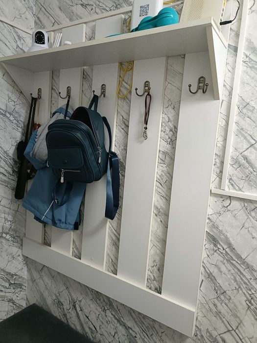 Прихожая вешалка