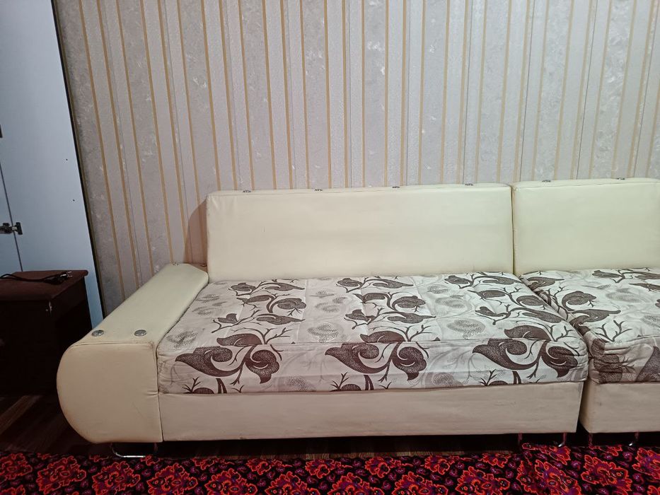 yumshoq mebel sotiladi