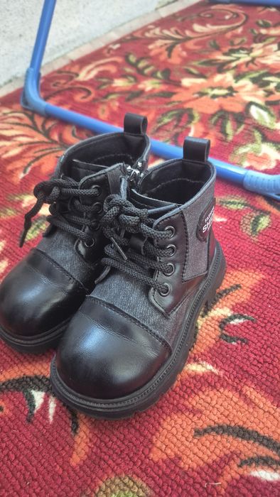Продам осенние детские ботинки по низкой цене