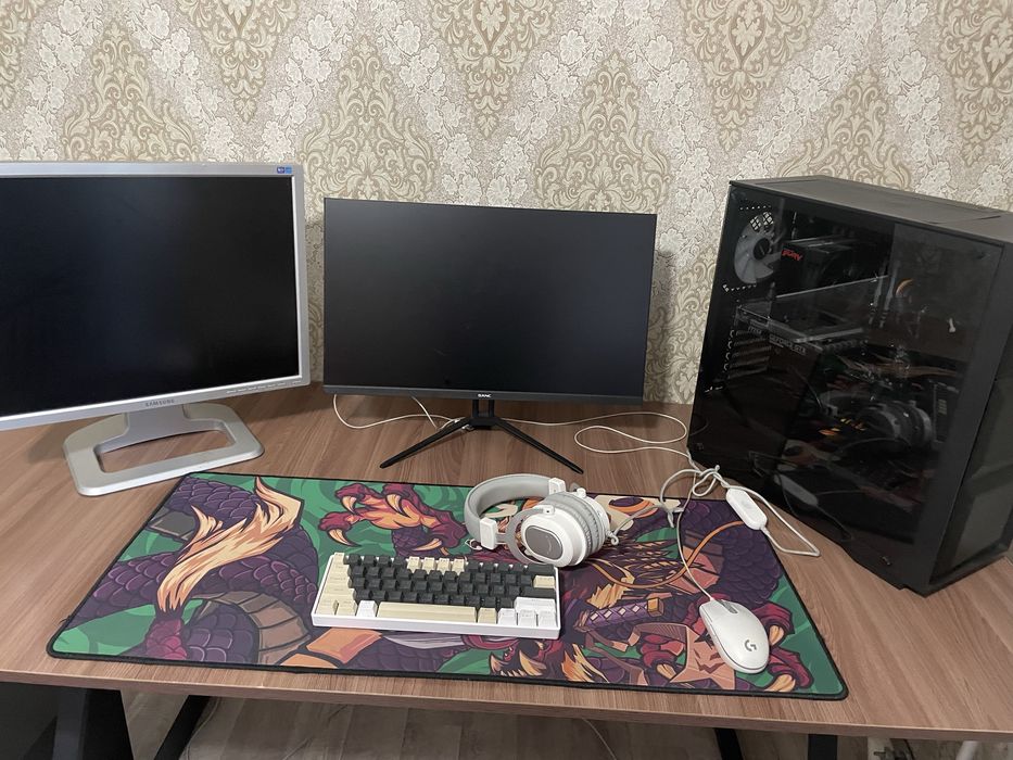 Игровой компьютер/Игровые девайсы/2 Монитора/ Саббуфер и 2 колонки.