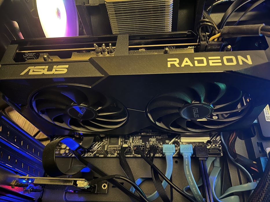 ASUS Radeon RX 6600 DUAL 8GB в гаранция до 2027