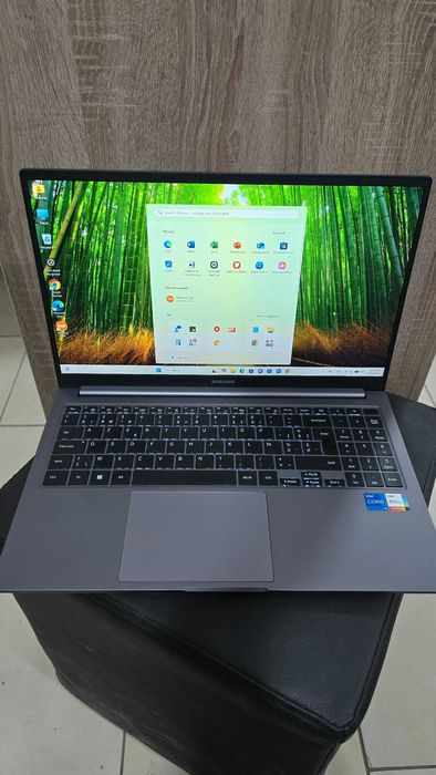 Лаптоп Samsung Galaxy Book4 15.6" i5-1335U 256 SSD / 8 RAM
