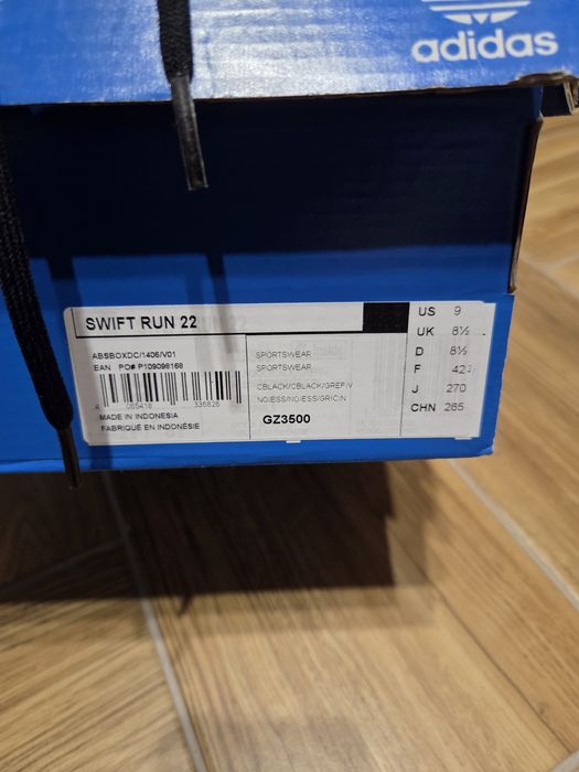 Adidas Swift run  42 2/3