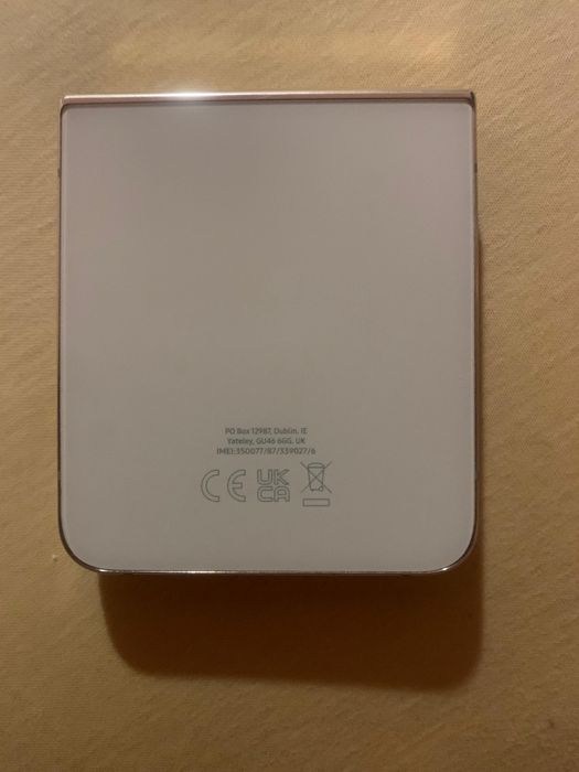 Samaung galaxy z flip 4