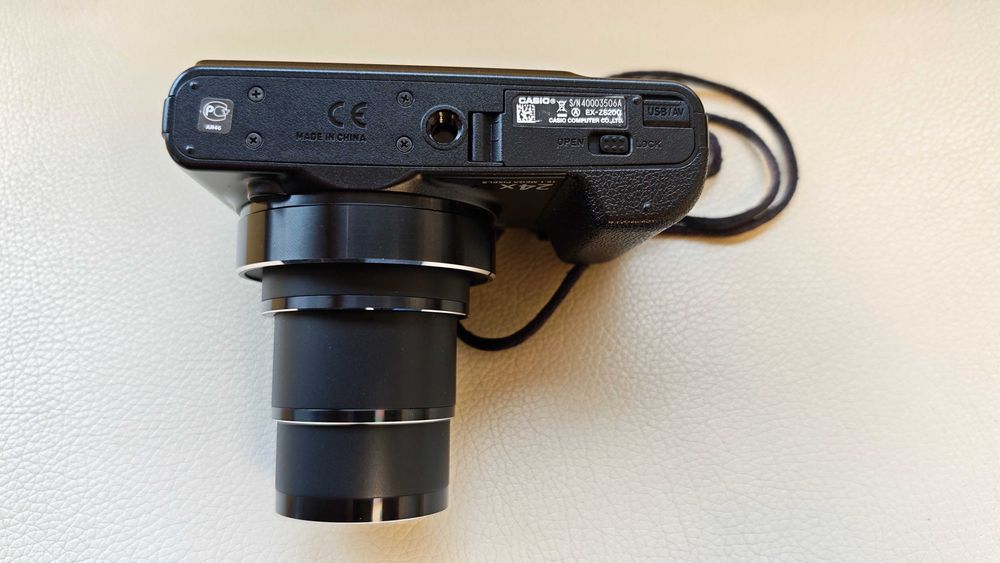 Продавам фотоапарат ,,CASIO exilim'' ZS 200