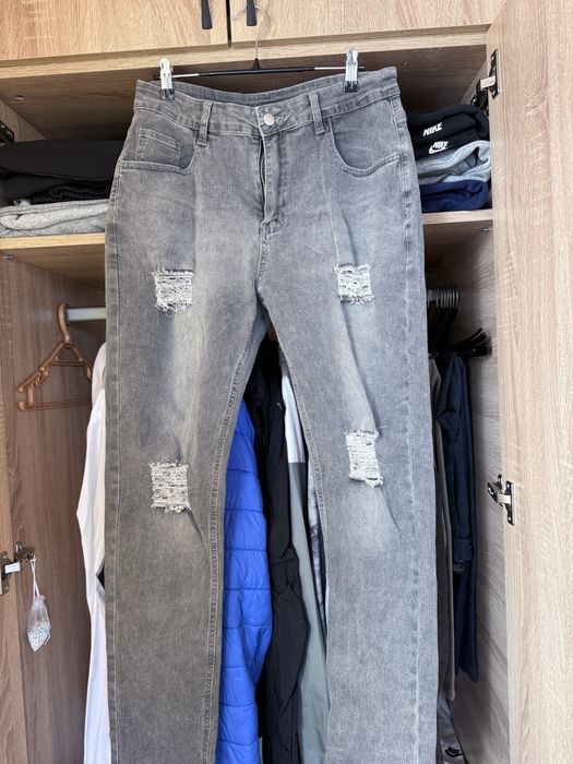 Мъжки дънки.