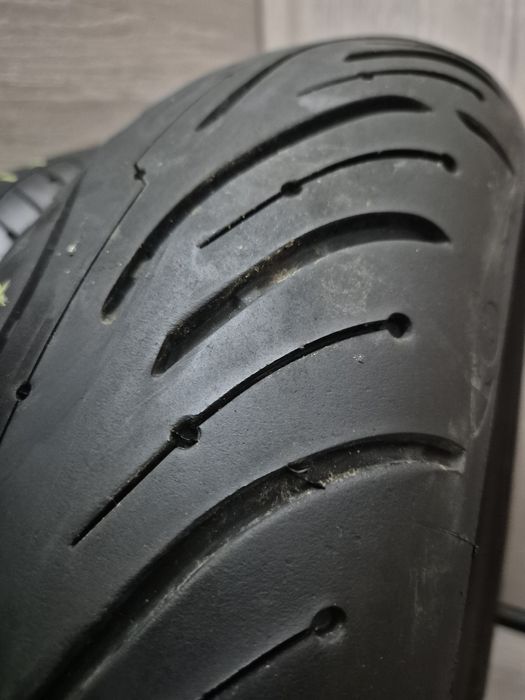 Set anvelope moto 120 70 17 cu 180 55 17 Michelin road 4