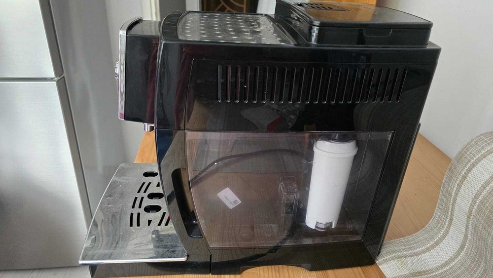 Expressor DeLonghi Cappuccino ECAM23.460.B