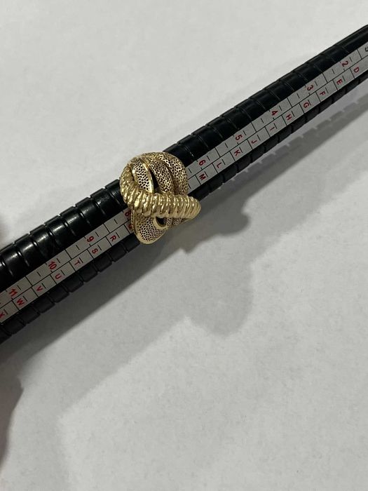 Златен пръстен 3.7гр.