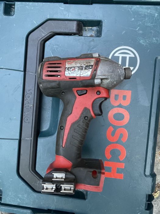 Bormasina Milwaukee 18V impact Acumulator