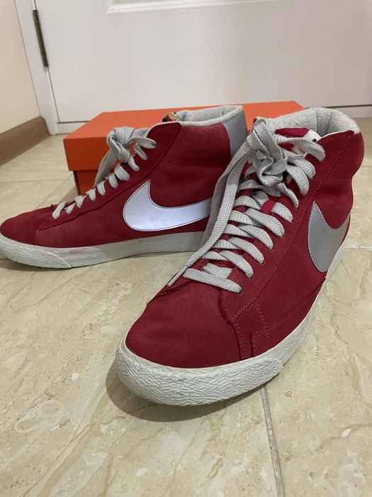 Кроссовки Nike красного цвета 45-го размера