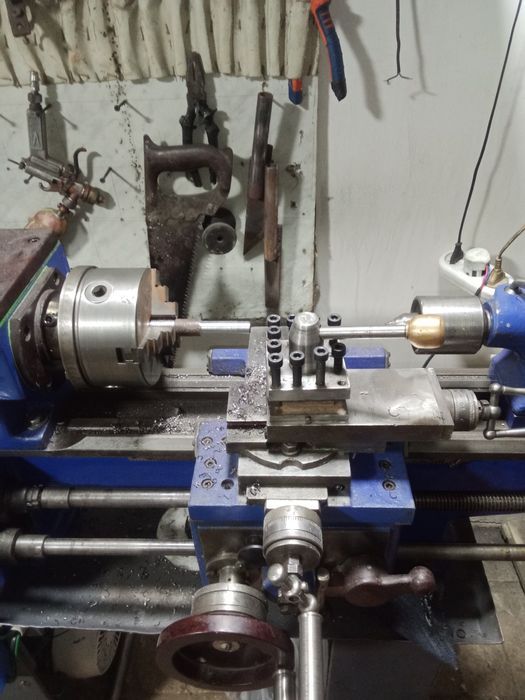 Токарный станок оброботка метала