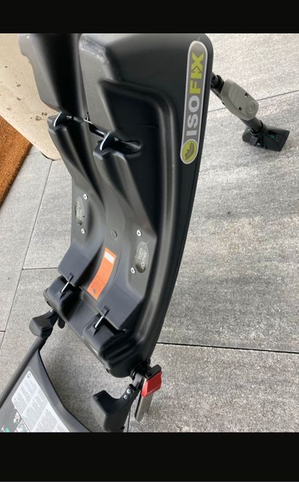 Cărucior + scoică + bază Isofix.