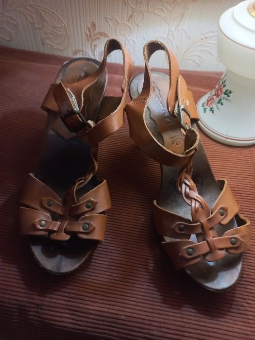 Босоножки женские