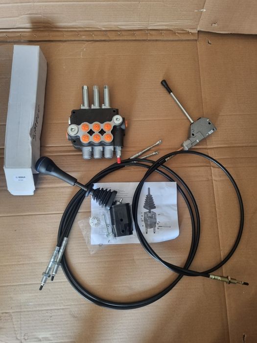 Distribuitor hidraulic P80 cu joystick si maneta comanda suplimentara