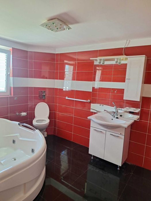casa, 4 camere,2 bai, bogonos, iasi