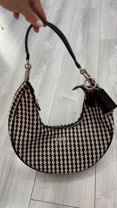 Guess Mirema, красива дамска чанта еко кожа