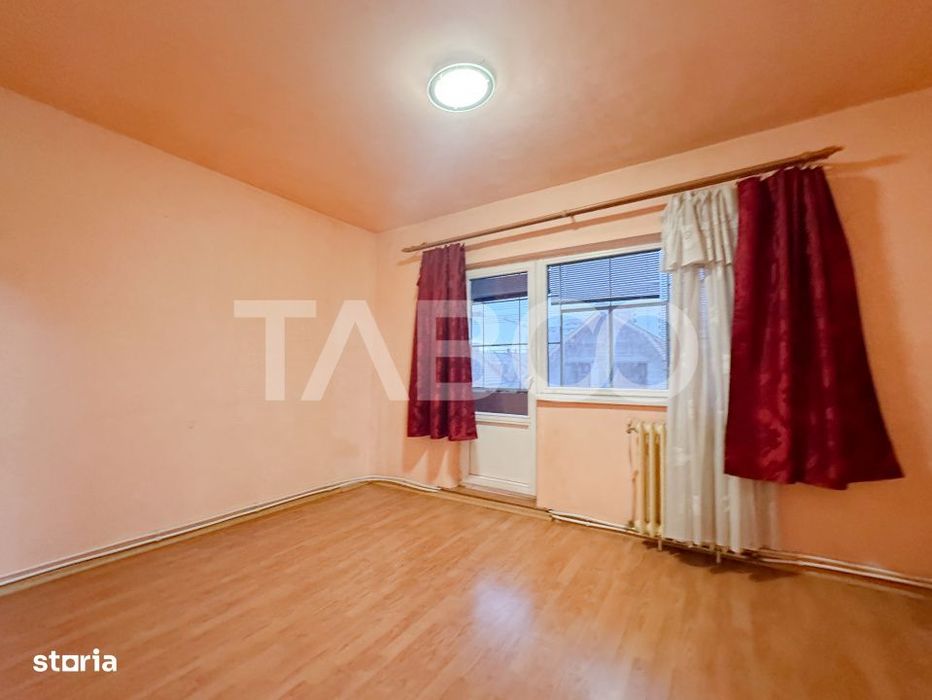 Apartament cu 4 camere etaj 1 de vanzare strada Maramuresului Iris