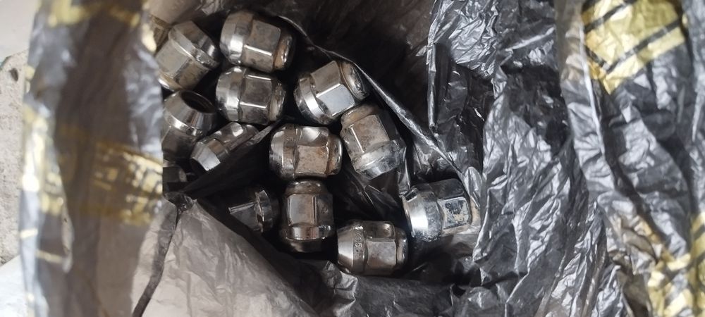 Продам  гайки для колёс