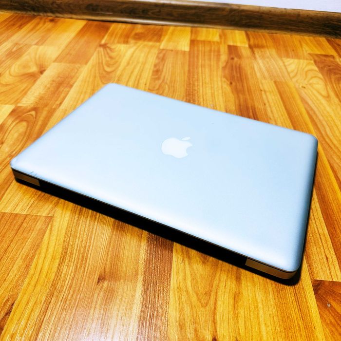 Laptop Apple MacBook Pro, IntelCore i7, SSD 256GB, Tastatura Iluminata
