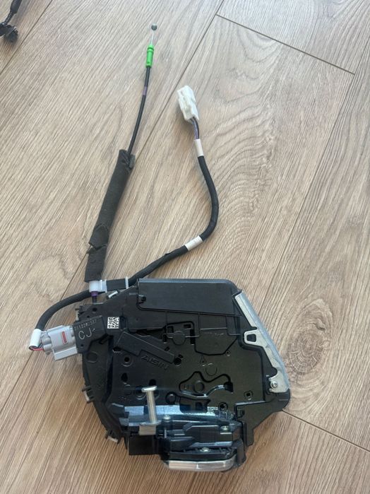 Ляв калник Lexus NX350, авточасти