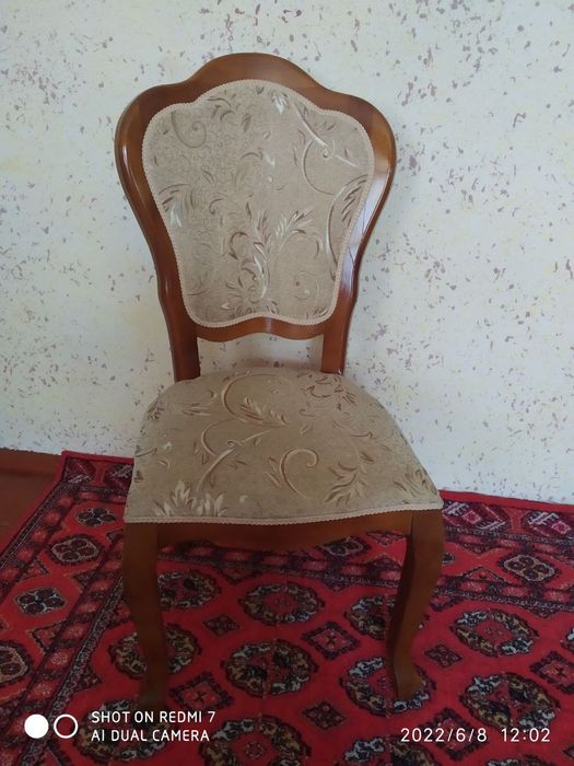 Стол со стульями