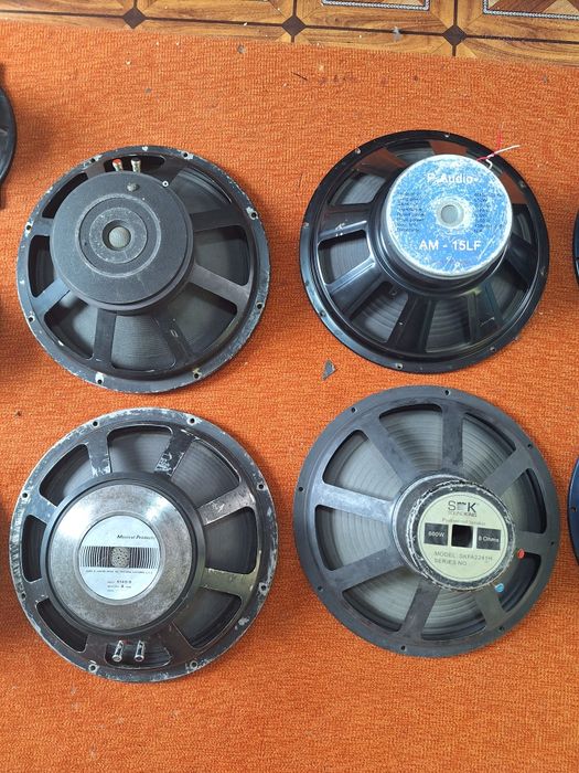 Динамиклар сотилади, хаммаси ишлайди холати яхши холатда мурожат учун