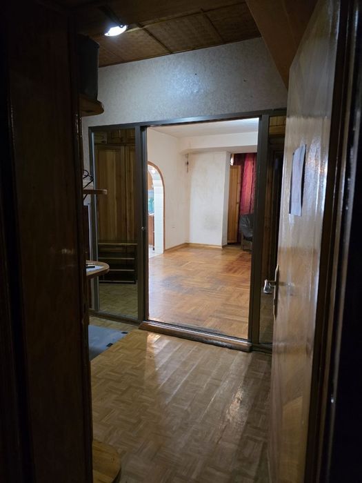 Продается 3-х комнатная квартира . Дархан.