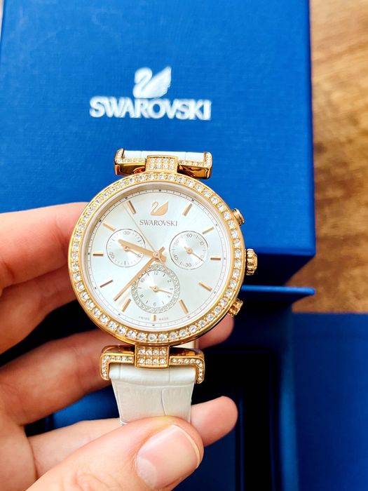 Нов Сваровски (Swarovski) дамски часовник