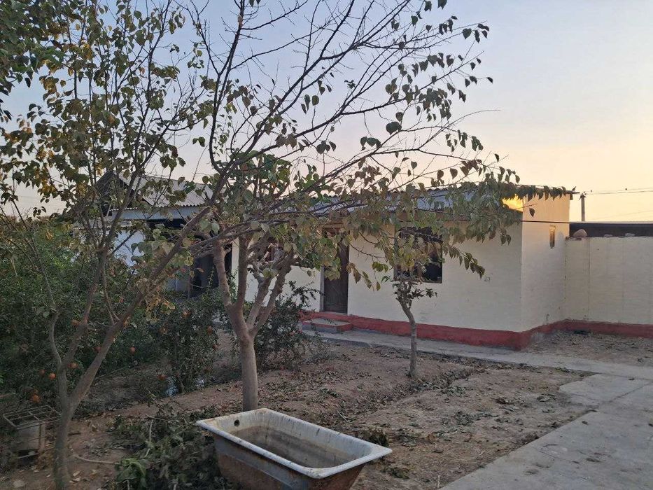 Uy hovli sotiladi 12 sotix