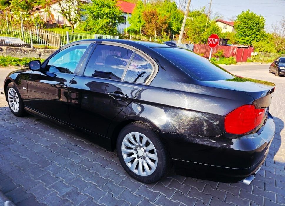BMW 3 Series 2011