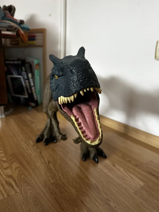 Голям Алозавър / Динозавър