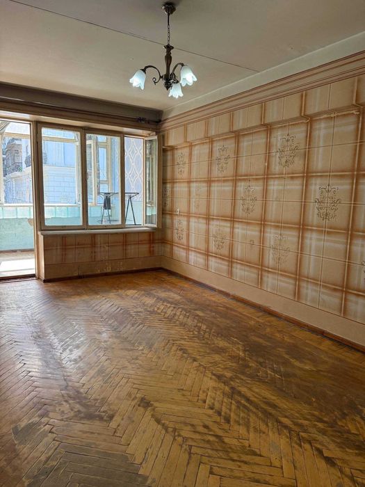Продаётся 4/3/4 на Ц-6 Без ремонта Кирпич Балкон 2х6 Ор-р: метро Минор