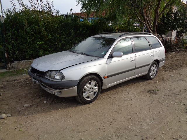 Тойота Авенсис 2,0 на части