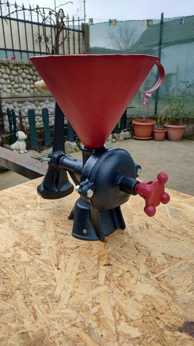 Moara veche de fontă,marca ILBO,românească