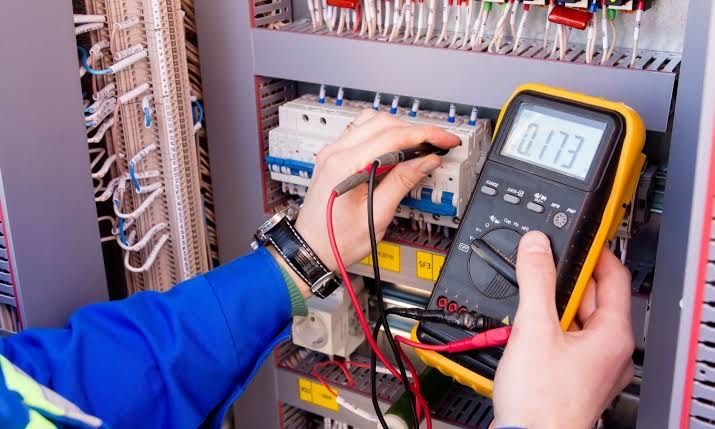Reparatii instalatii electrice rezidential si industrial Prahova