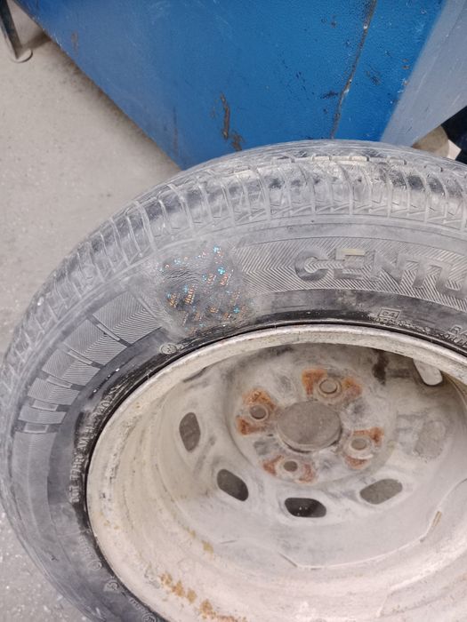 2 диска с резиной на запаску