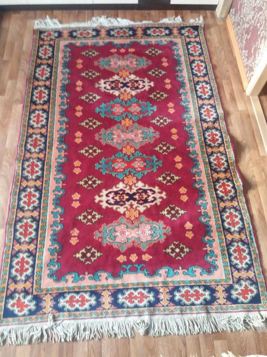 Продам красивый качественный  ковер