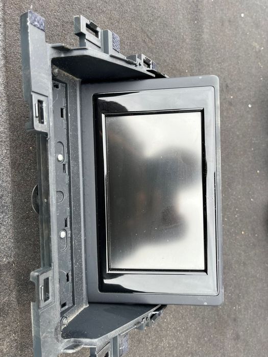 Lexus CT200H Батерия броня фарове  стопове километраж дисплей радио CD