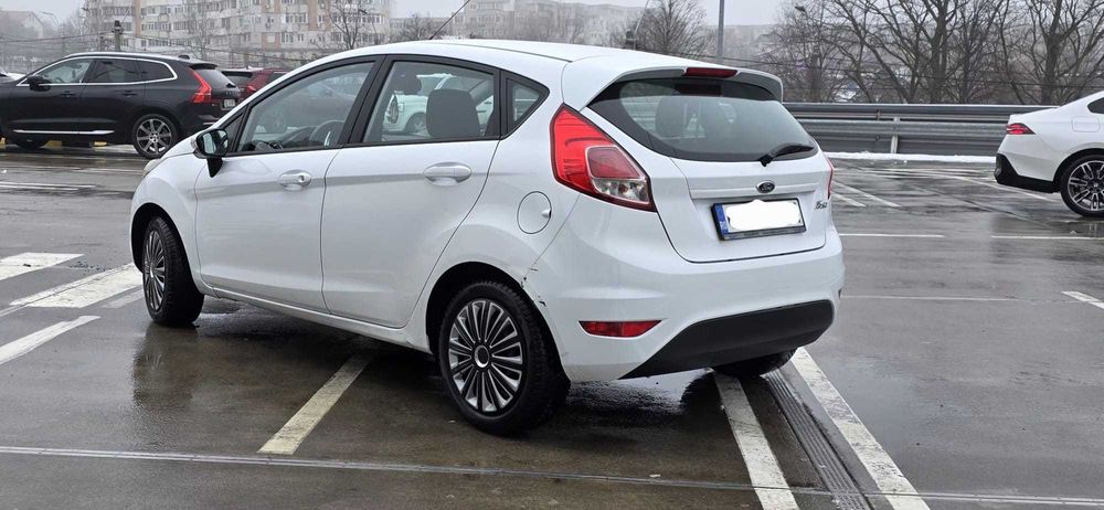 Ford Fiesta 2015 1.5 Diesel – Economic, Aer condiționat