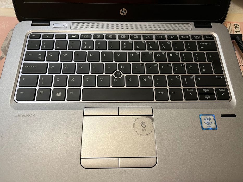 Лаптоп HP EliteBook 820 G3, Intel Core i5, 8GB RAM с оригинална докинг