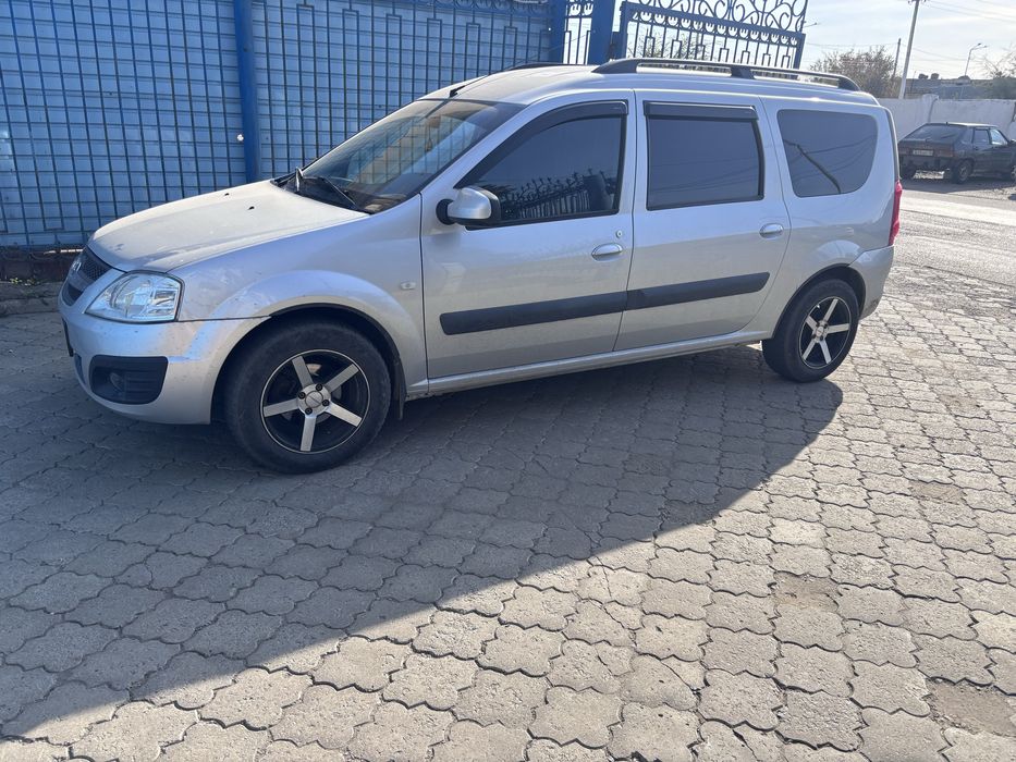 Продам ларгус 5 мест
