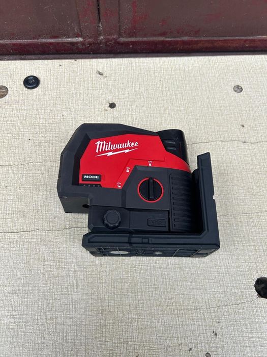 Nivela laser Milwaukee M12CLLP  raza verde 2025