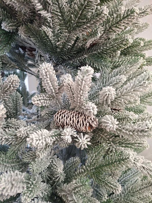 Ель искуственная   .