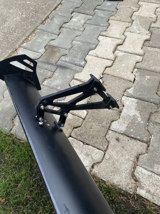 Eleron auto, spoiler auto