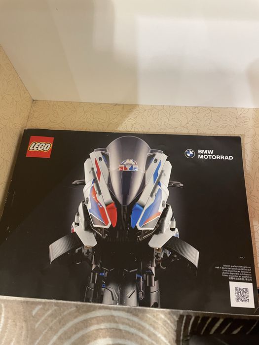 LEGO Technic BMW Motorrad (серия № 42130).
