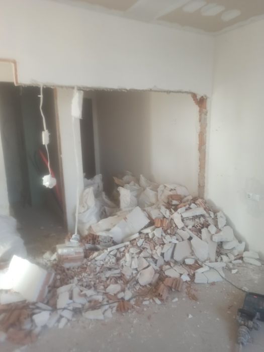 Кърти чисти извозва, къртене и извозване на строителни отпадъци